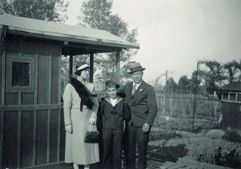 Jean Tinguely with his parents in the 1930s