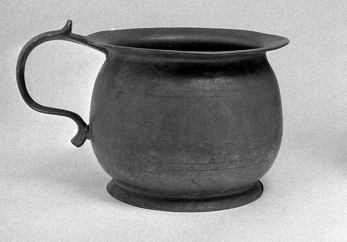 pewter chamber pot black death