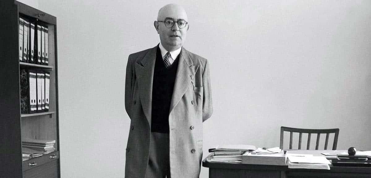 adorno-photograph-black-white