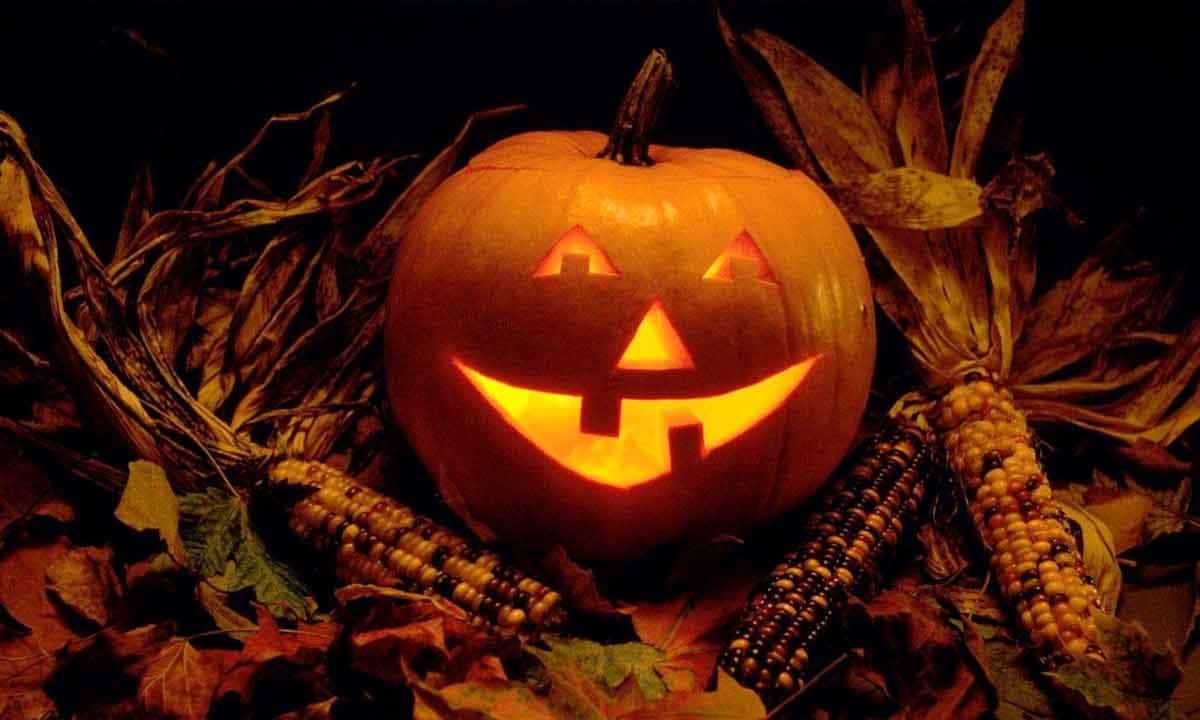 Traditional jack-o-lantern carvings we now associate with Halloween. Source: HD Wallpaper.