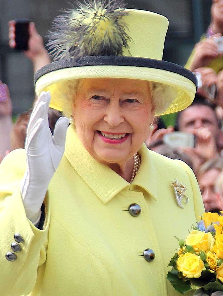 Queen Elizabeth II gives her signature wave on a trip to Berlin, 2015, Source: Wikimedia Commons