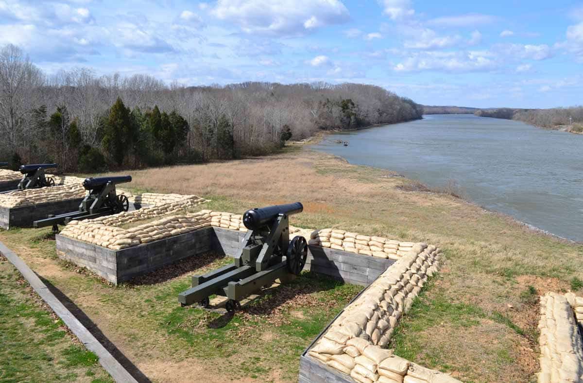 Cannons at Fort Donelson