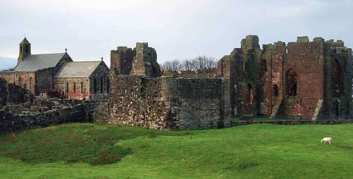 lindisfarne abbey ruins