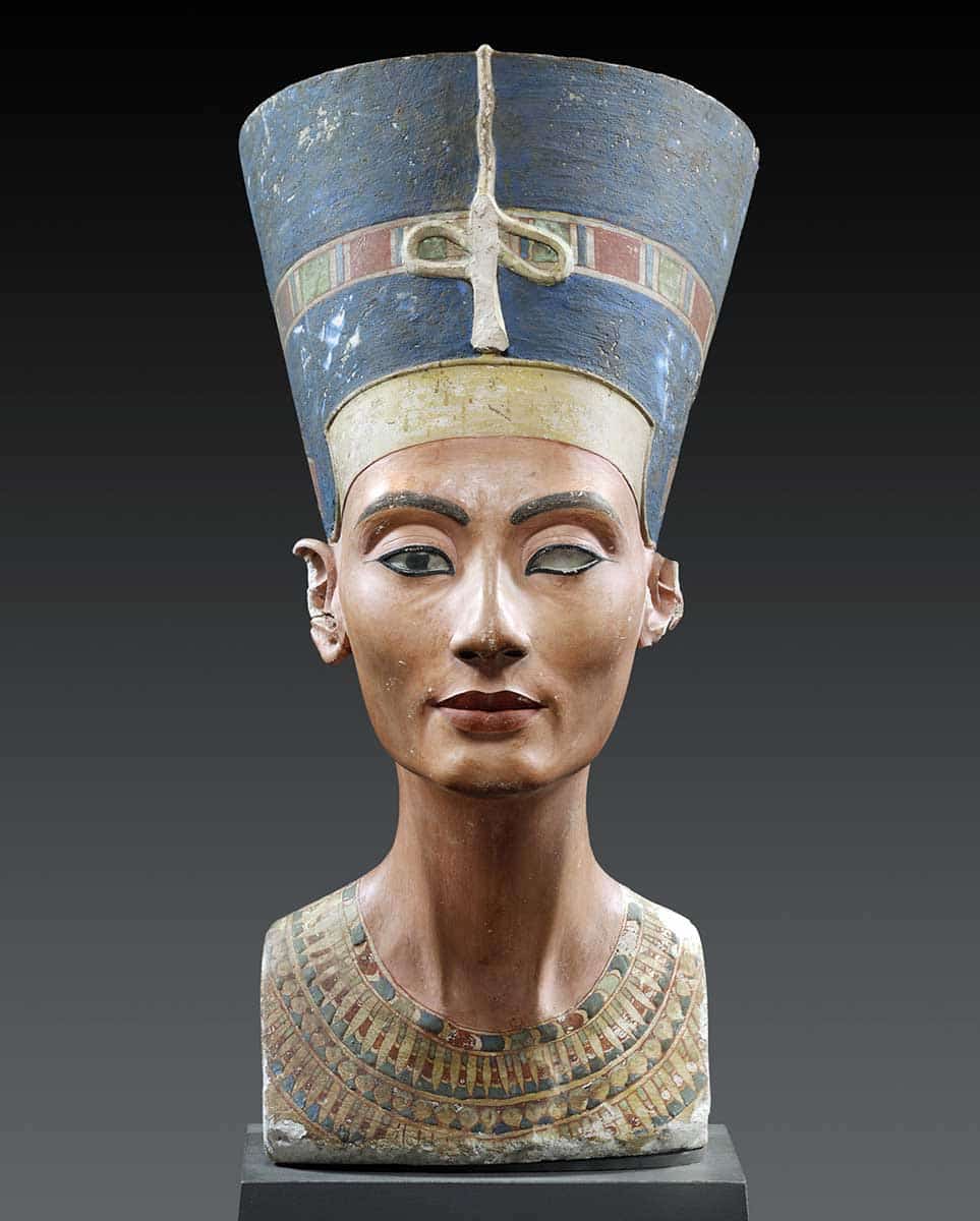 queen nerfertiti bust egyptian museum