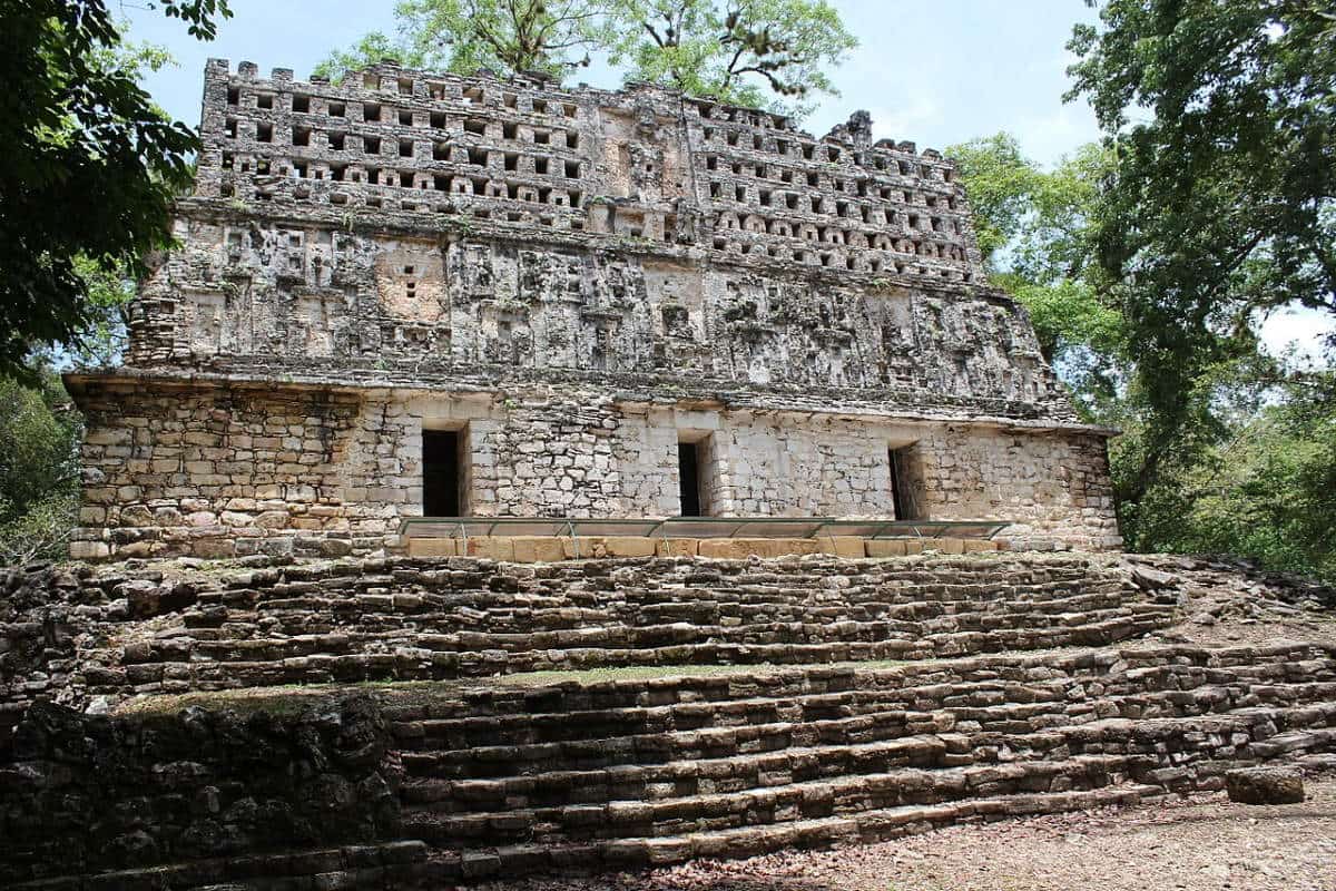 yaxchilán structure mexico